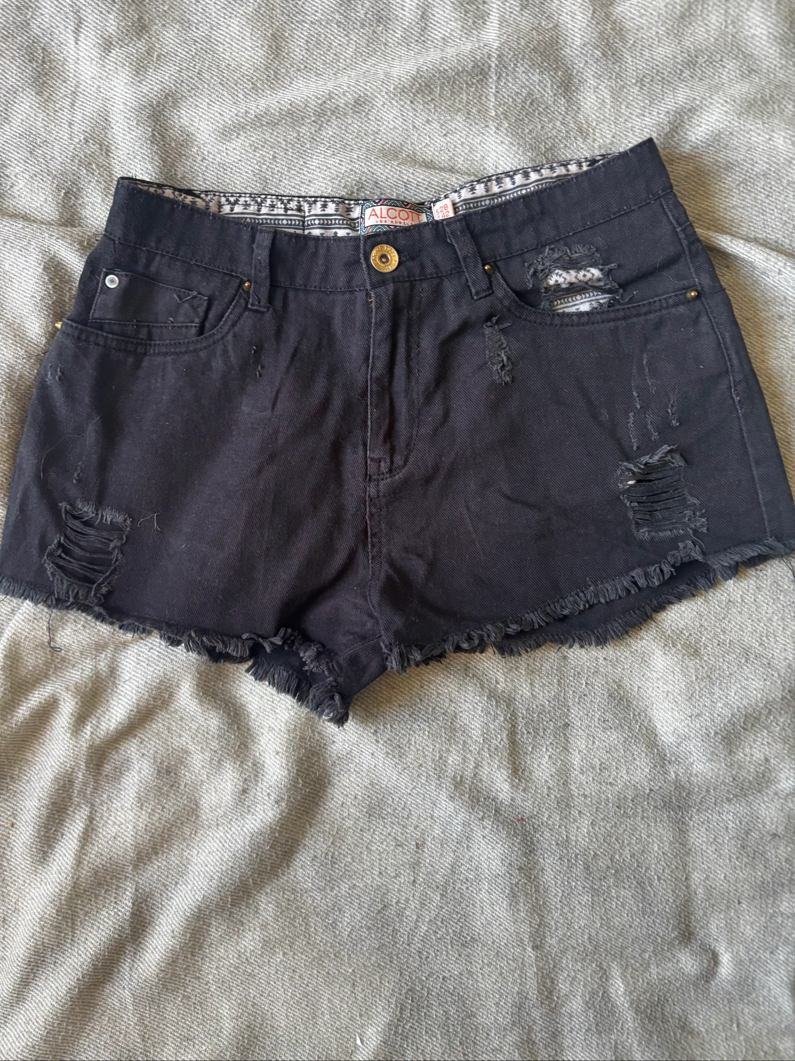 253/ Black short with eyelet effect - Alcott - Size 42 – photo 2